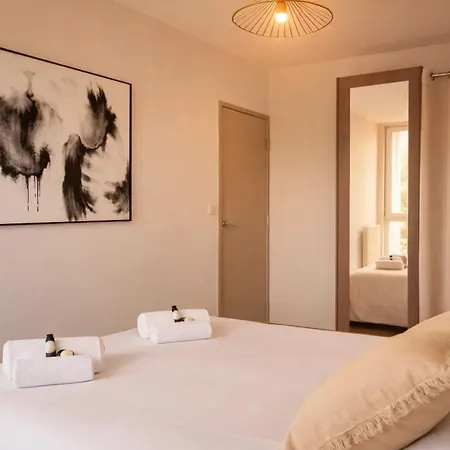 - Executive With Lift For 8 * Parigi