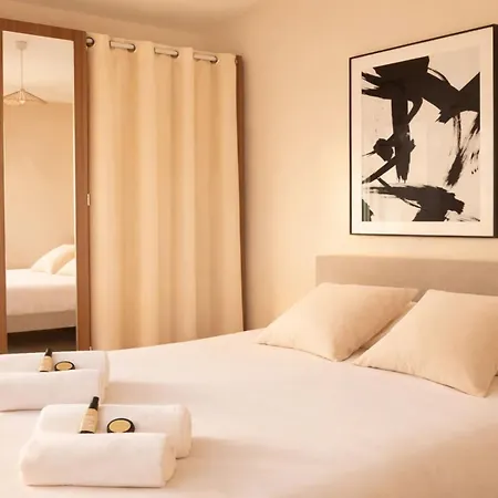 - Executive With Lift For 8 * Parigi
